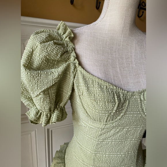 NWT PRETTY LITTLE THINGS SAGE GREEN PUFF SLEEVE RUFFLE SKIRT BODYCON DRESS SIZE0 - Picture 5 of 11